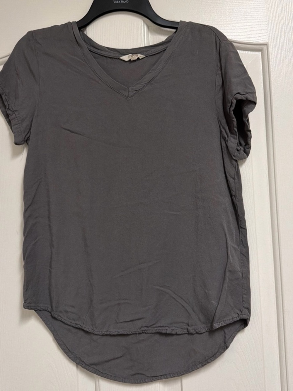 Ci Sono Women's Short Sleeve V-Neck Tee in Gray